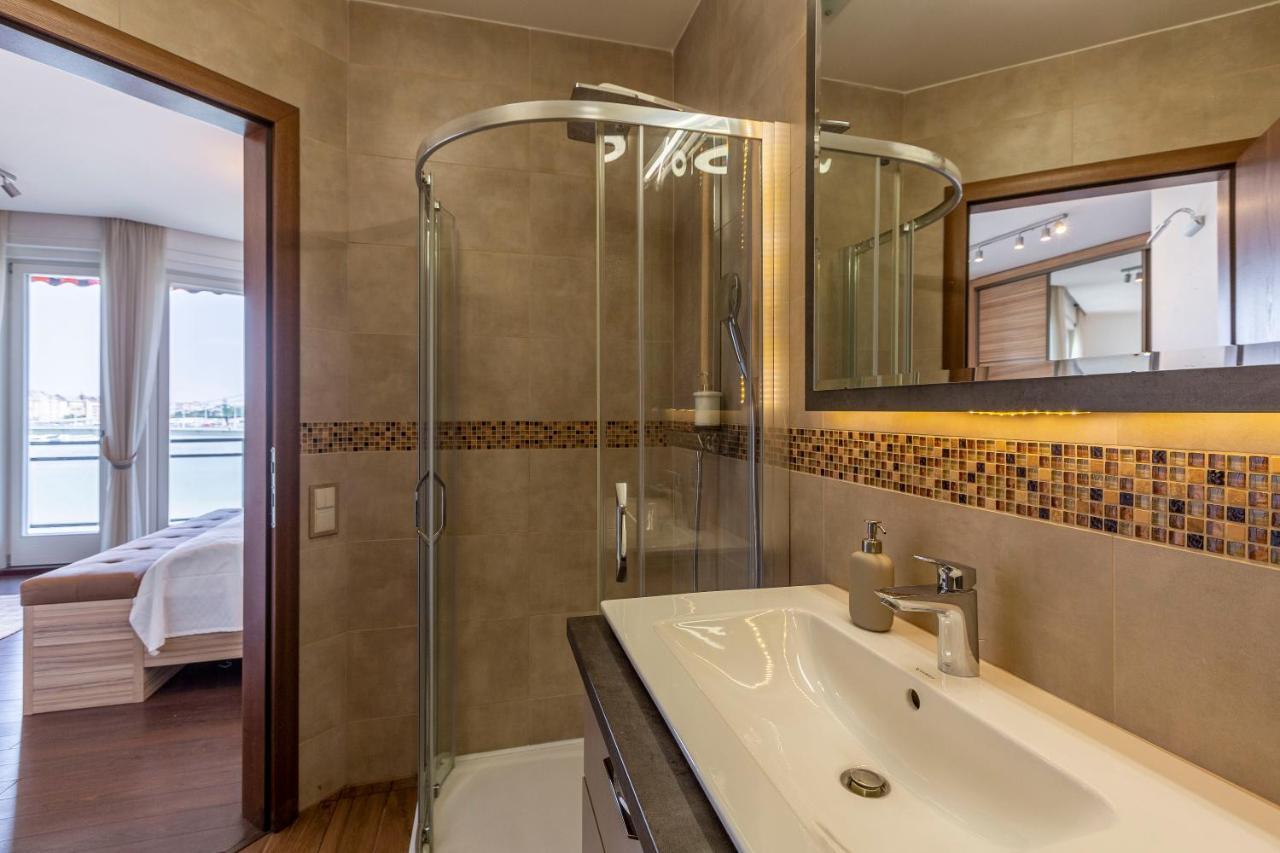 Luxury Residence With A Beautiful View For The Danube River ブダペスト エクステリア 写真